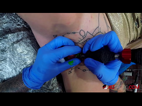 ❤️ Extremely tattooed hottie Sully Savage got a tattoo on her clitoris ❤ Fucking video at porn en-us.befuck-net.ru ﹏