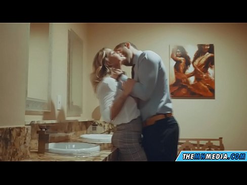 ❤️ When a busty blonde seduces you in a public restroom ❤ Fucking video at porn en-us.befuck-net.ru ﹏